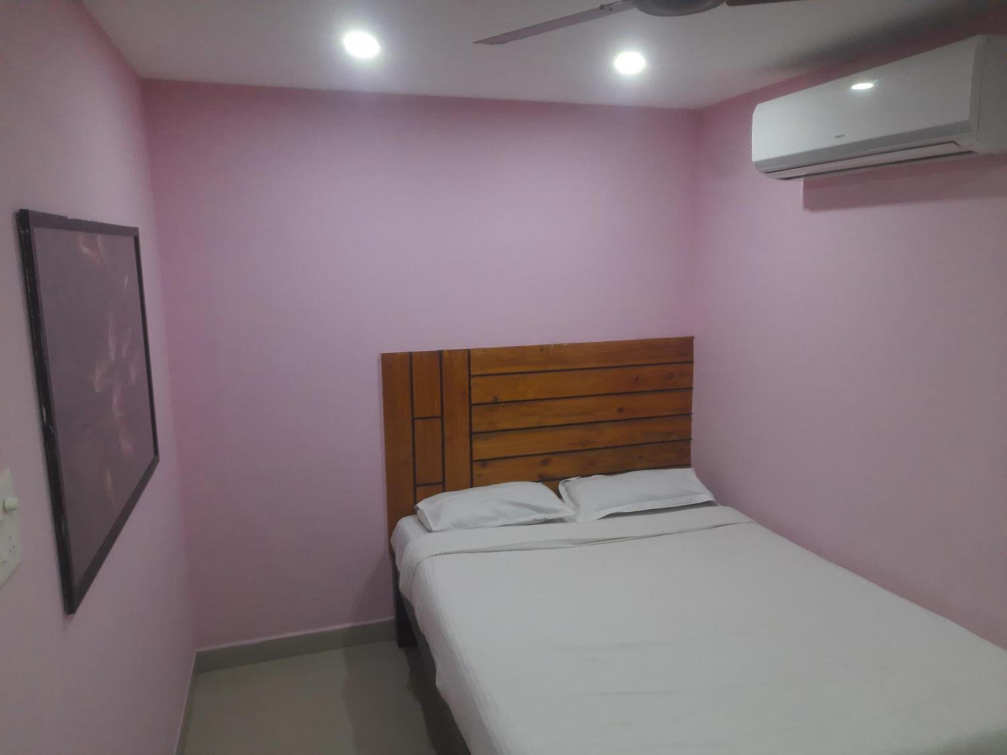 Skyway Rooms ปอนดิเชอรี ภายนอก รูปภาพ