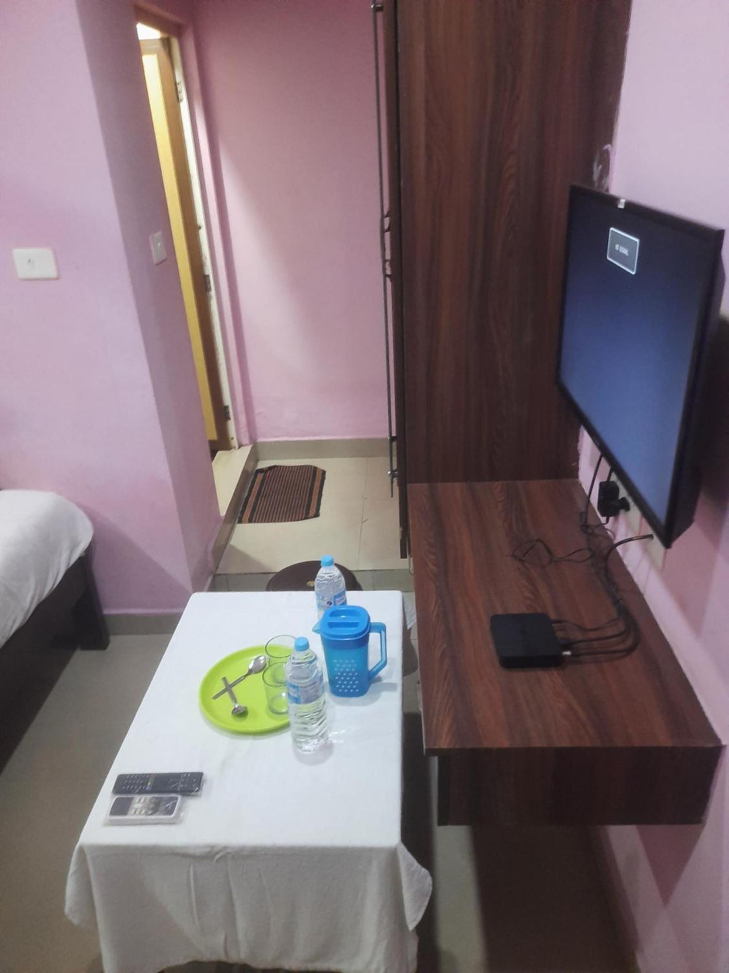 Skyway Rooms ปอนดิเชอรี ภายนอก รูปภาพ