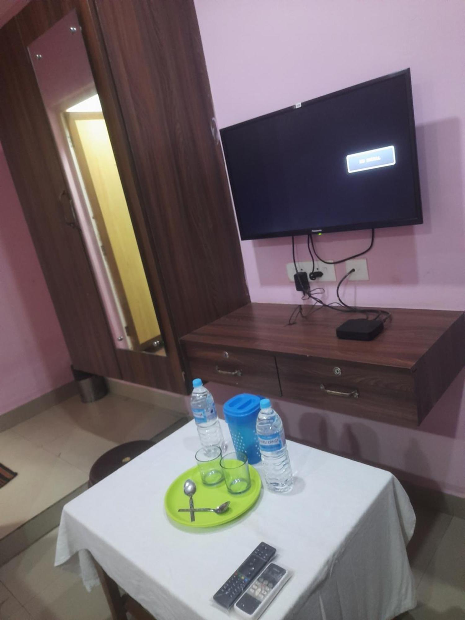 Skyway Rooms ปอนดิเชอรี ภายนอก รูปภาพ